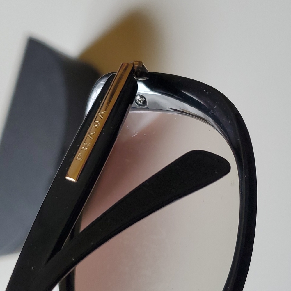 Prada - Picture 7 of 8